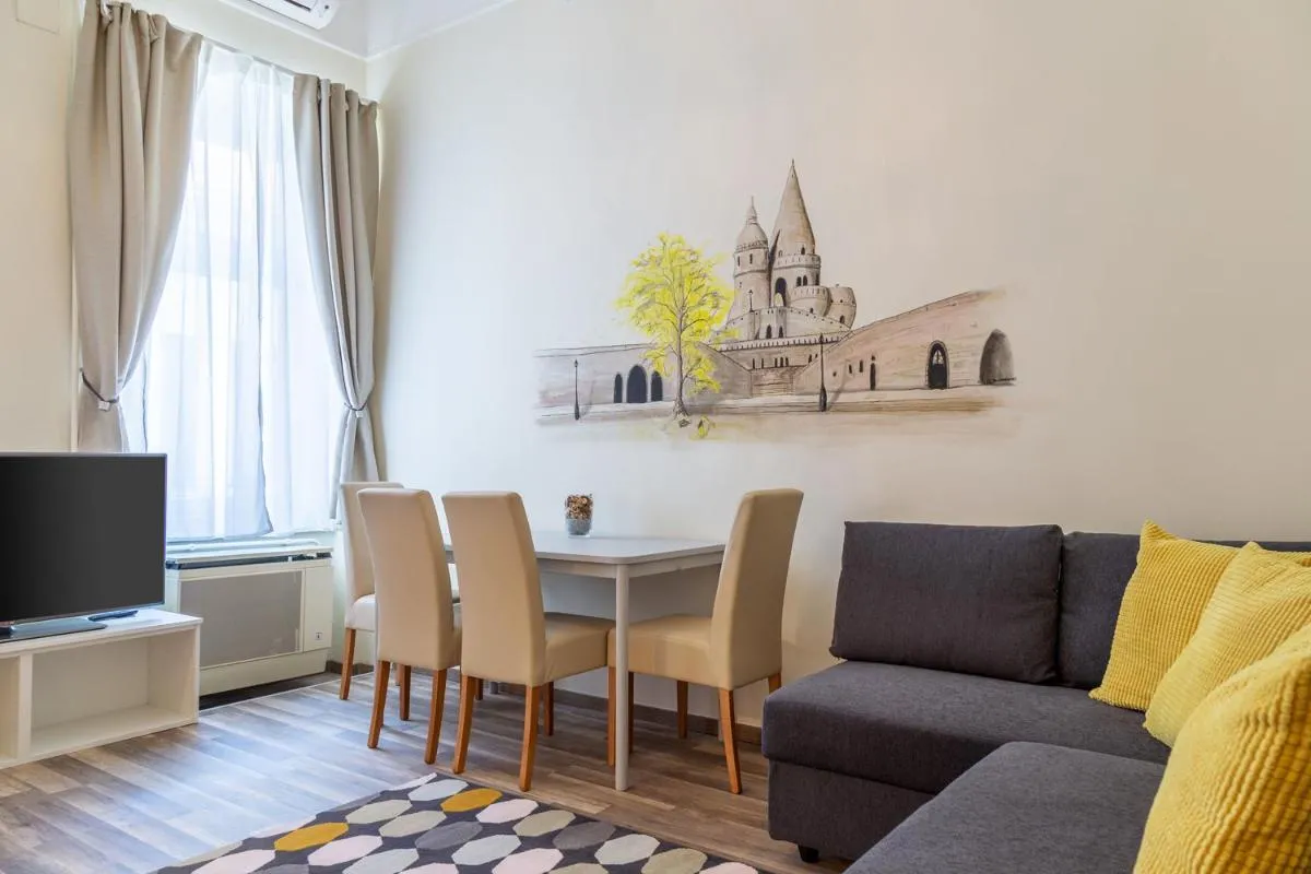 Image 2 of Goldcentral Apartment