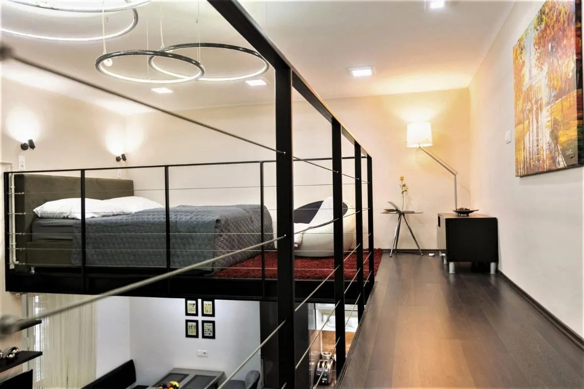 Image 1 of Goldcentral Apartment Art B6