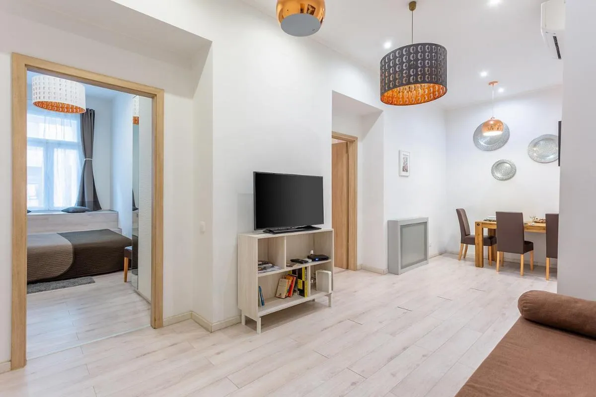 Image 1 of Goldcentral Apartment Dob