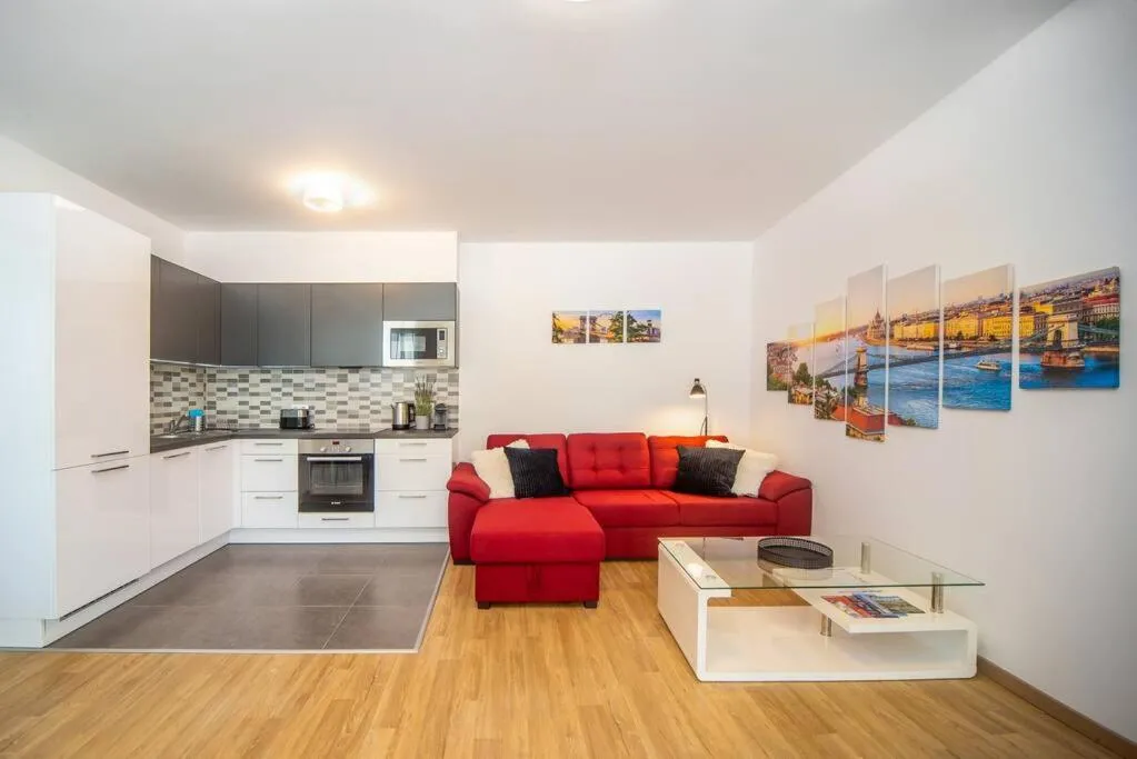 Image 3 of Grace Pine Apartment 1