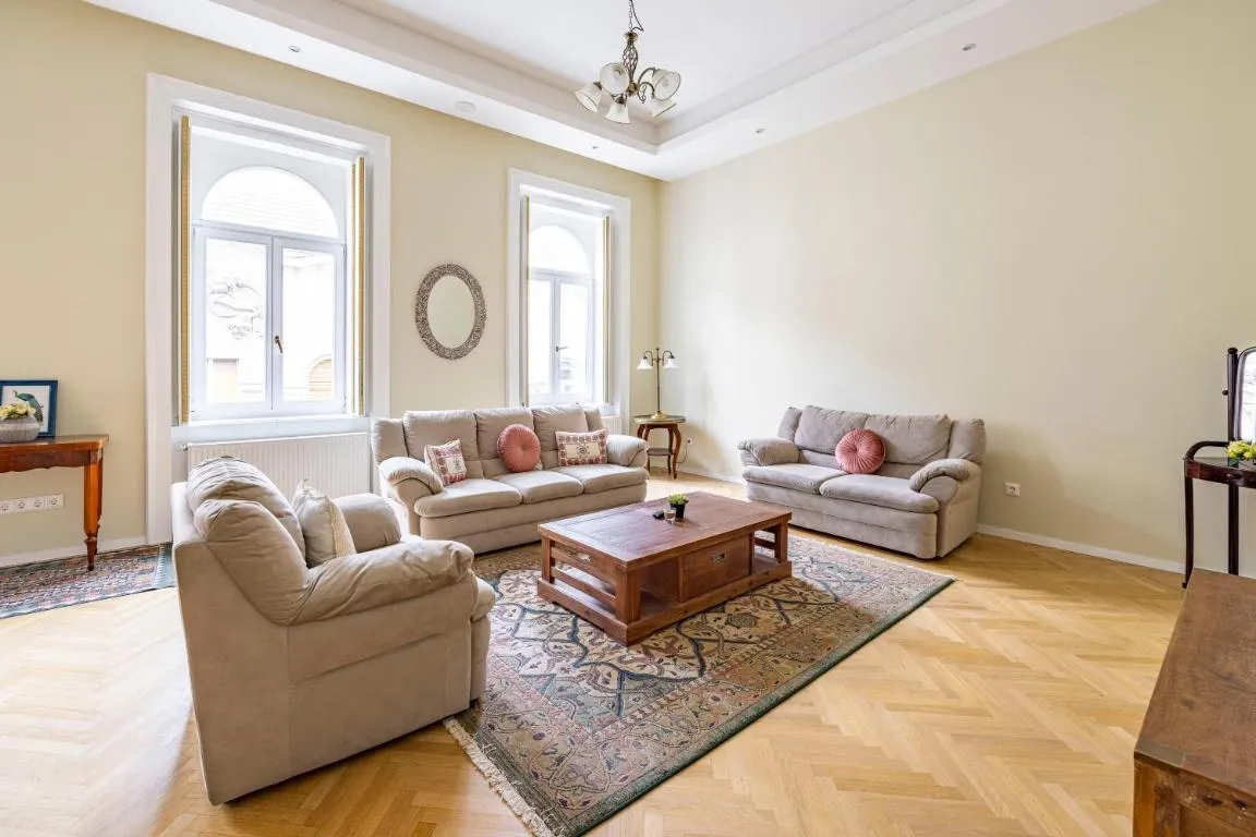 Image of Graceful & Cozy Dream Home next to the Opera House