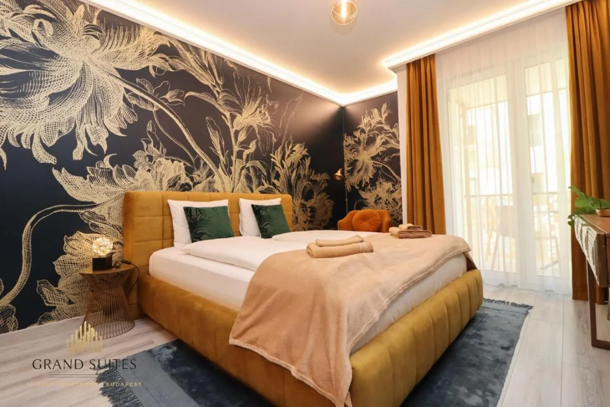Image 4 of Grand Suites Central