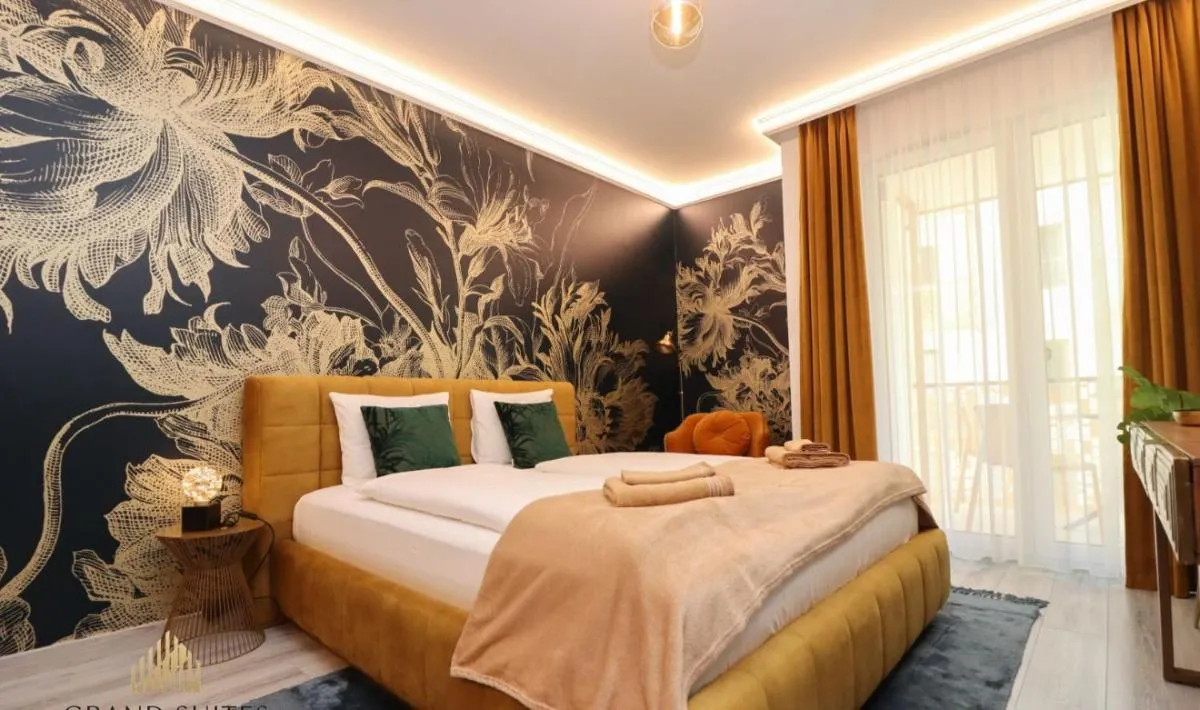 Image 5 of Grand Suites Central