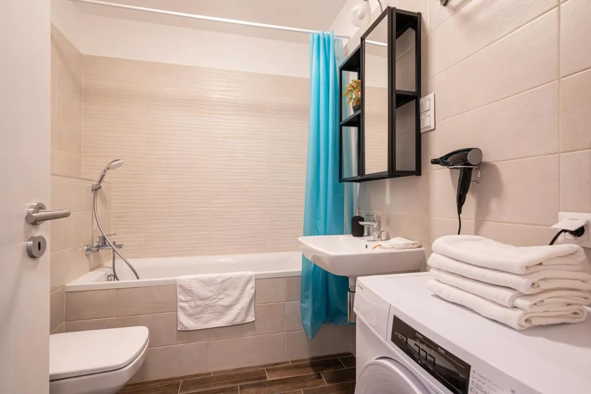 Image 2 of Happy River Apartment 1