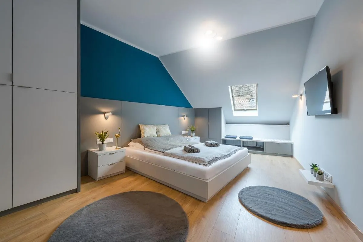 Image 1 of High End Suite Klauzal with AC – for cooling