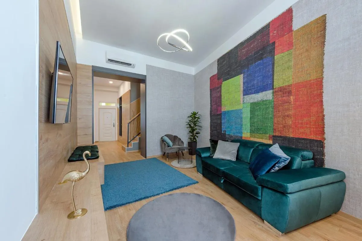 Image 4 of High End Suite Klauzal with AC – for cooling