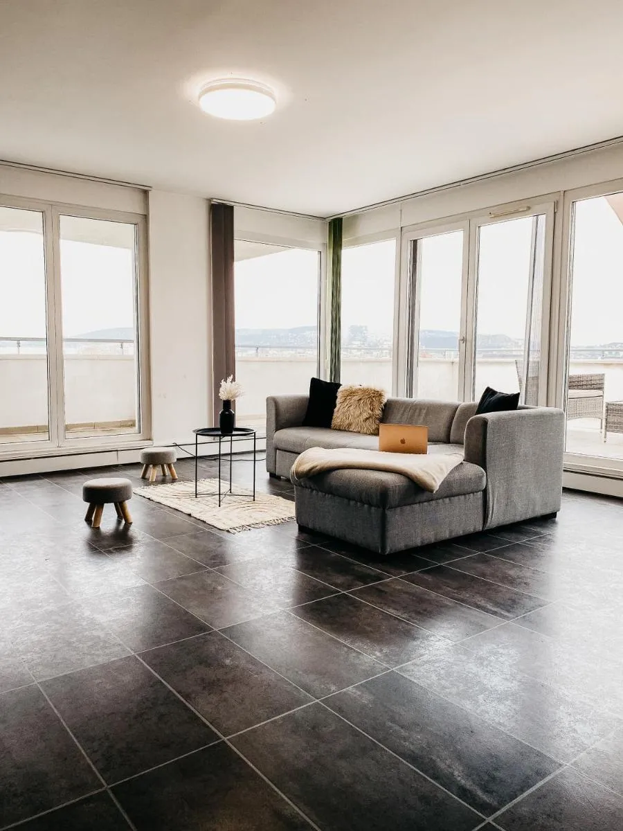 Image 2 of Highrise Horizon Penthouse