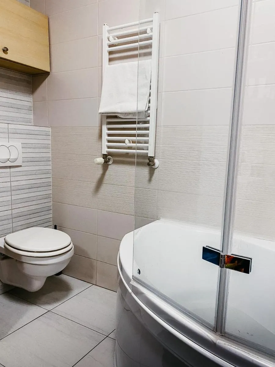 Image 4 of Highrise Horizon Penthouse