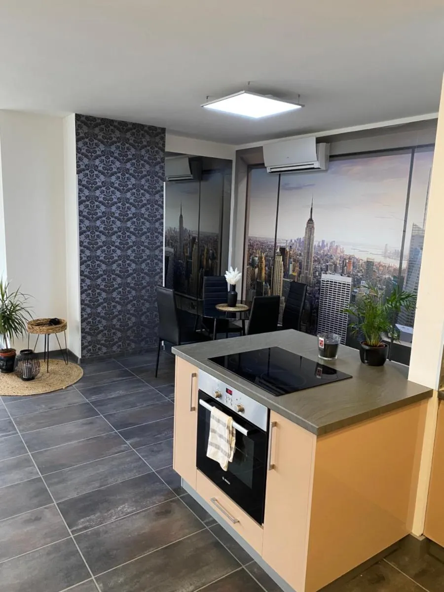 Image 1 of Highrise Horizon Penthouse