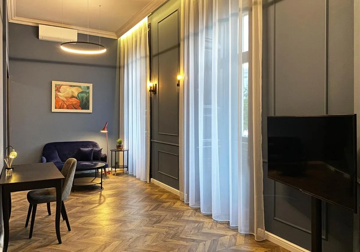 Image 2 of Hotel Rumor
