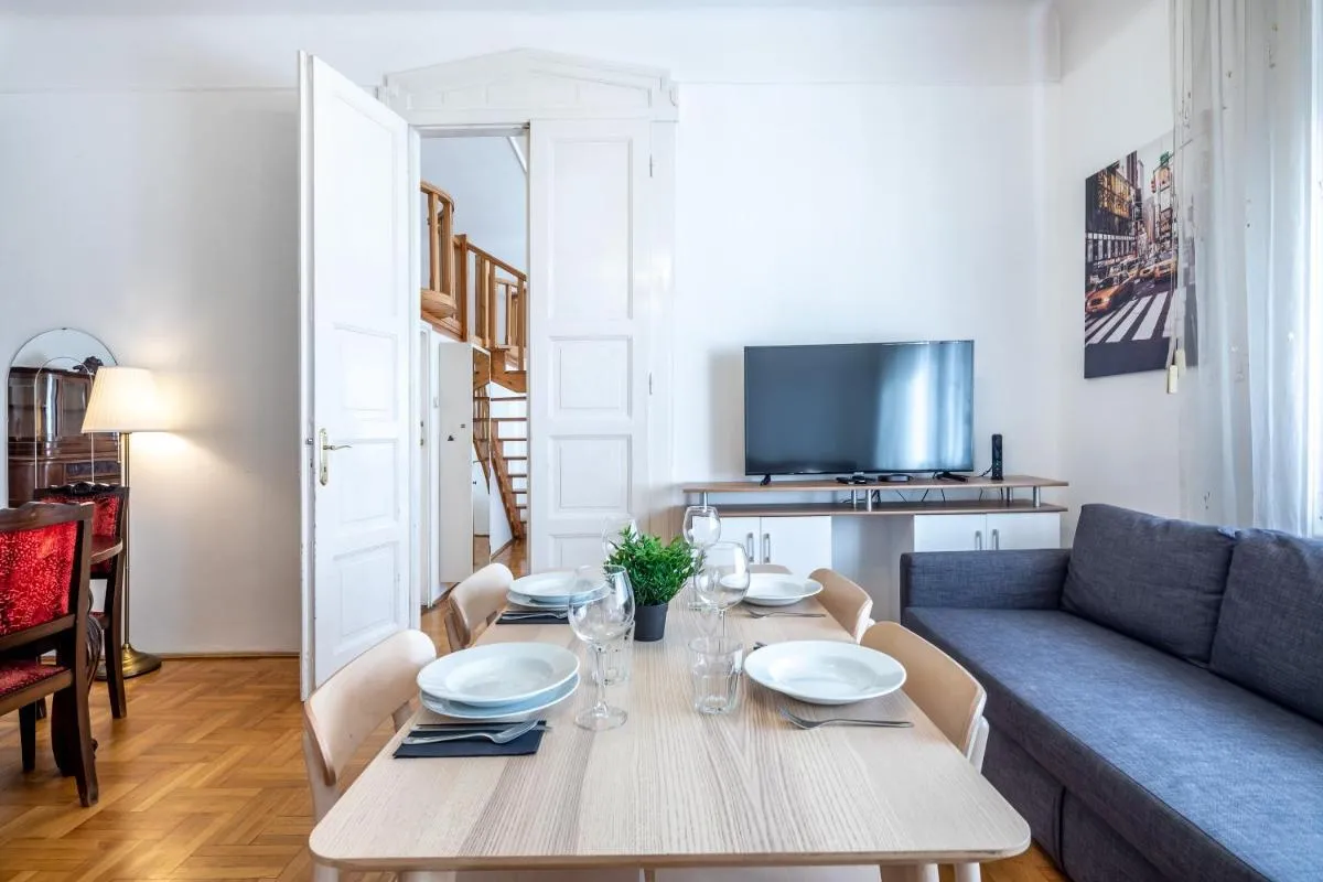 Image 3 of Huge Apartment in the city center