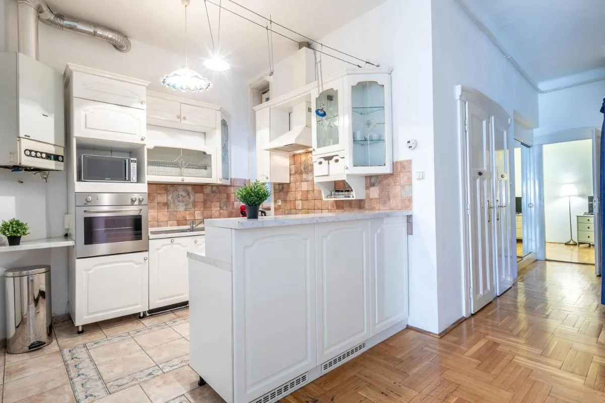 Image 2 of Huge Apartment in the city center