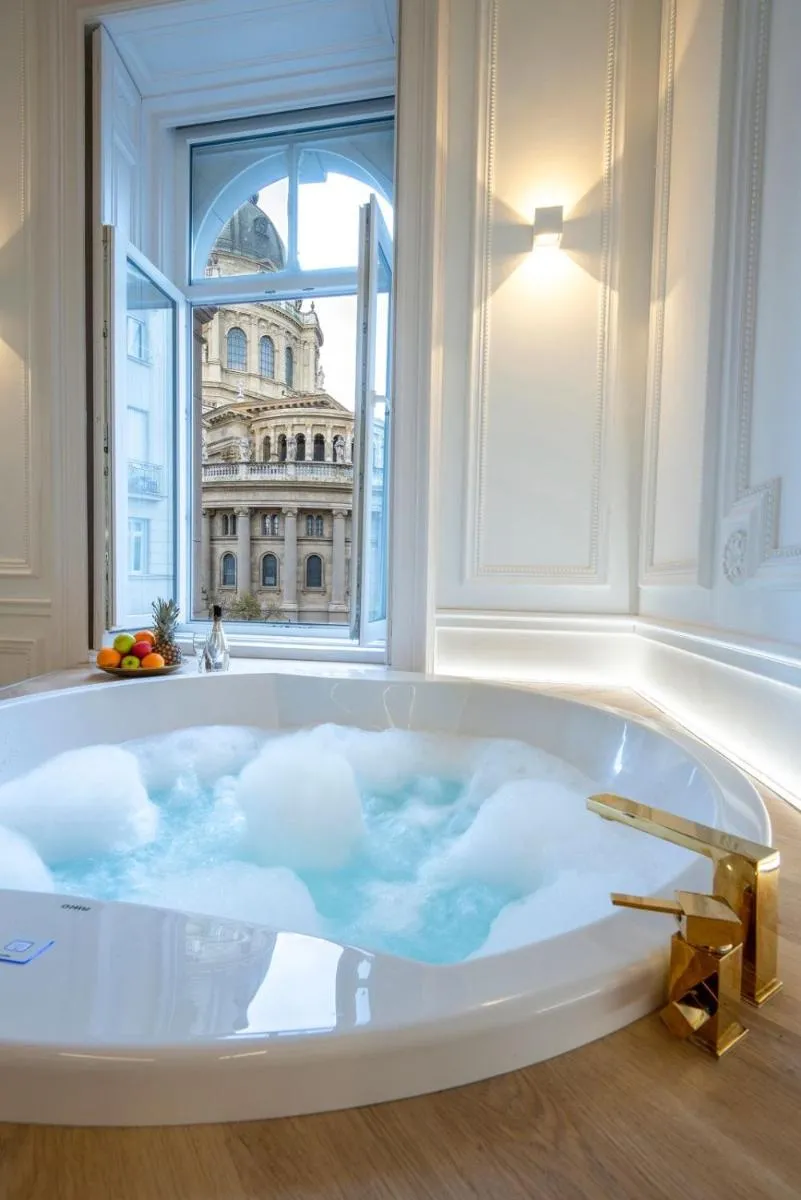 Image 3 of Jacuzzi Basilica view