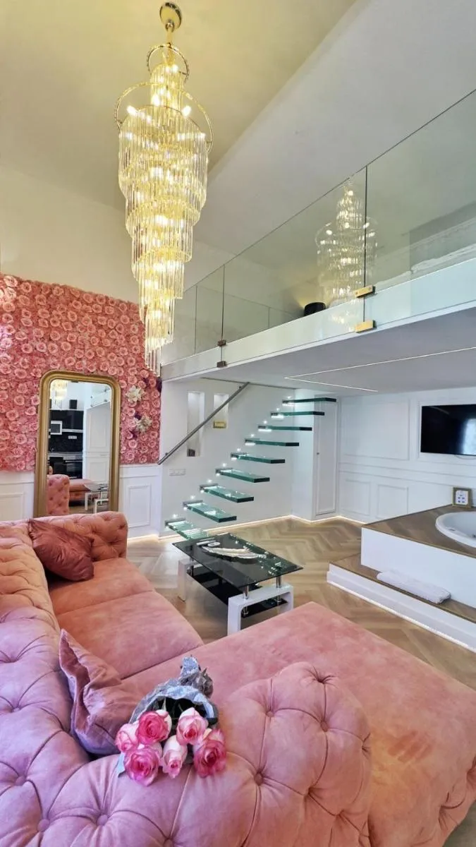 Image 3 of Jacuzzi Opera Suite