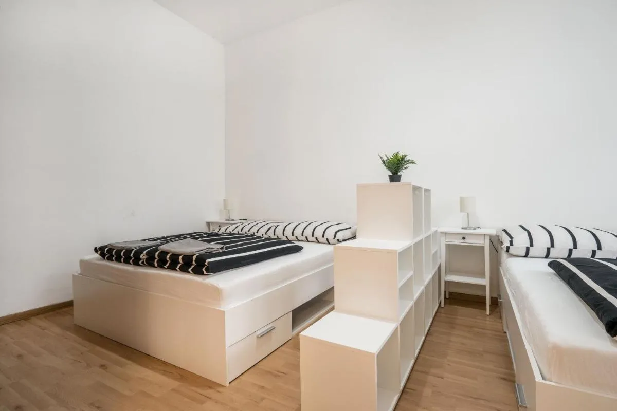 Image 1 of Jacuzzi and privacy in English style in the heart of the city