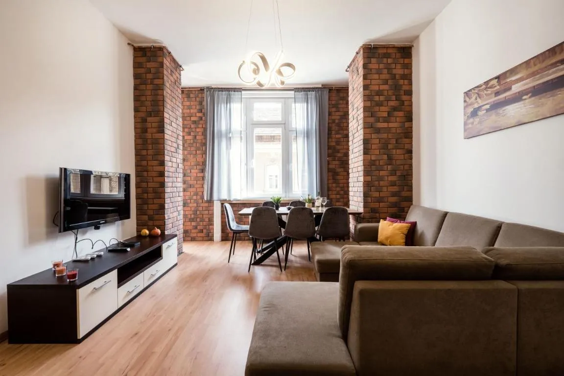 Image of Jacuzzi and privacy in English style in the heart of the city