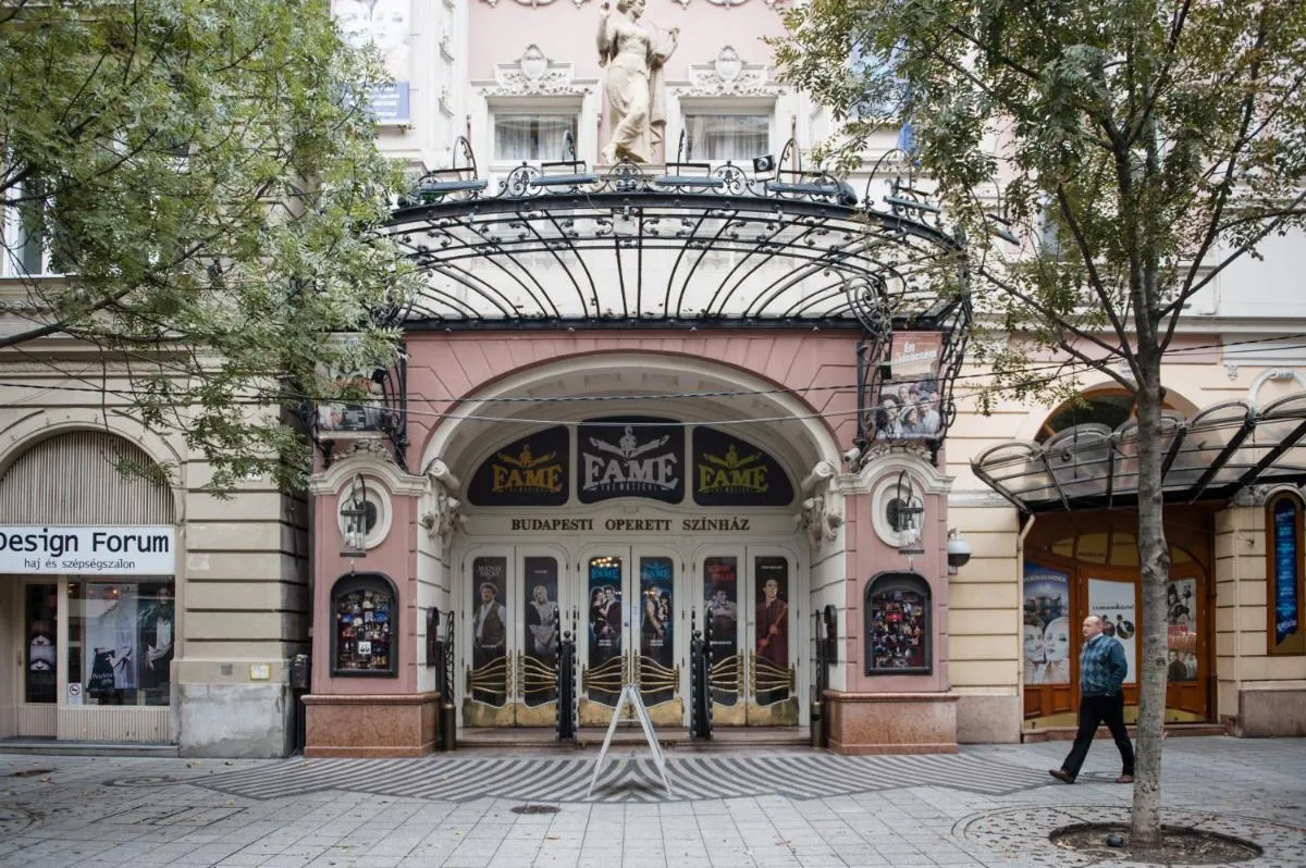 Image 5 of Jet Setter LUXURY apartment behind Opera house at the famous Andrassy avenue