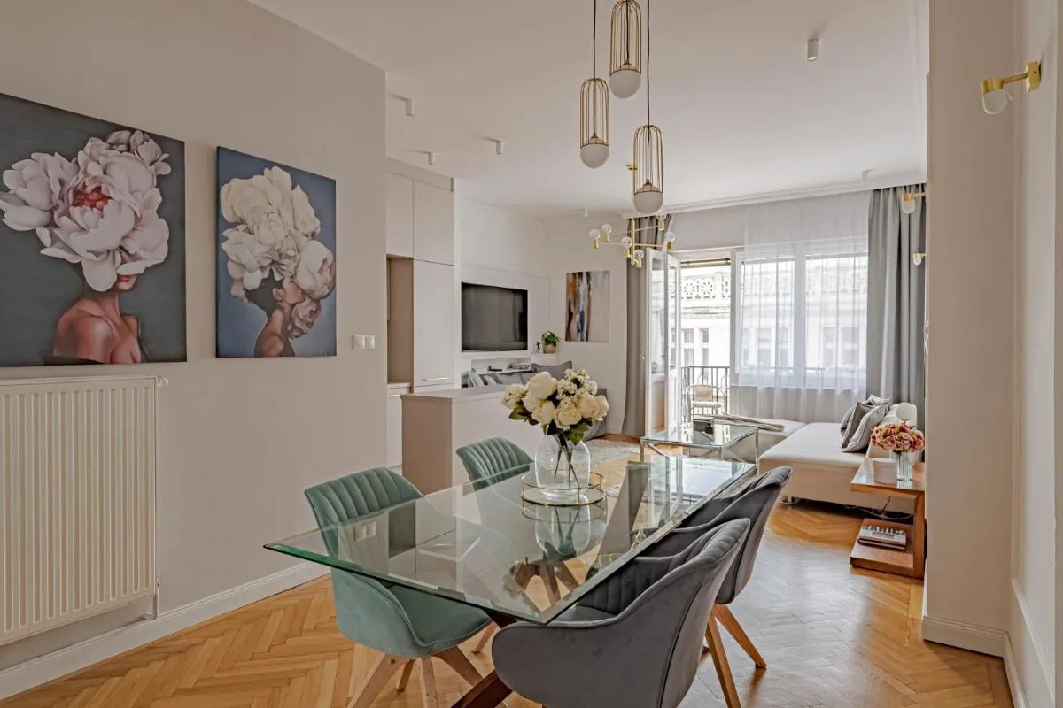 Image 4 of Katie’s Home Parliament (85sq, 2 balcony, air-con,2 bedroom+2 bathrooms)