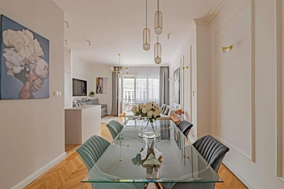 Image of Katie’s Home Parliament (85sq, 2 balcony, air-con,2 bedroom+2 bathrooms)