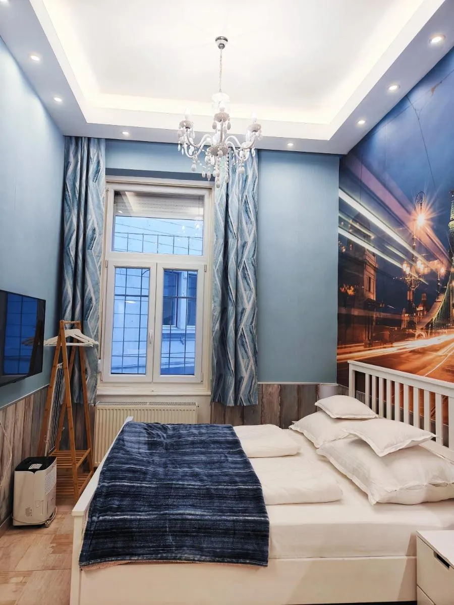 Image 3 of King Apartment