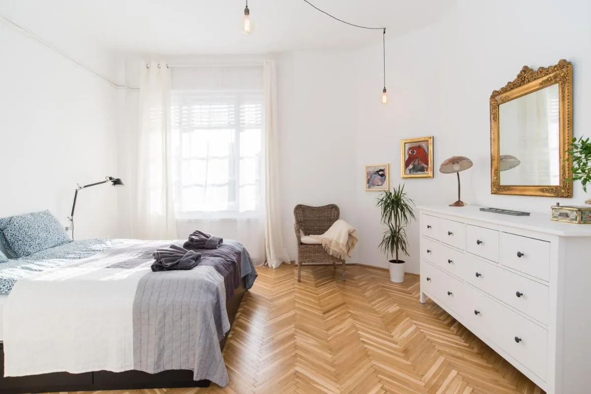 Image 4 of Klauzal apartment w/3 bedrooms, french balcony