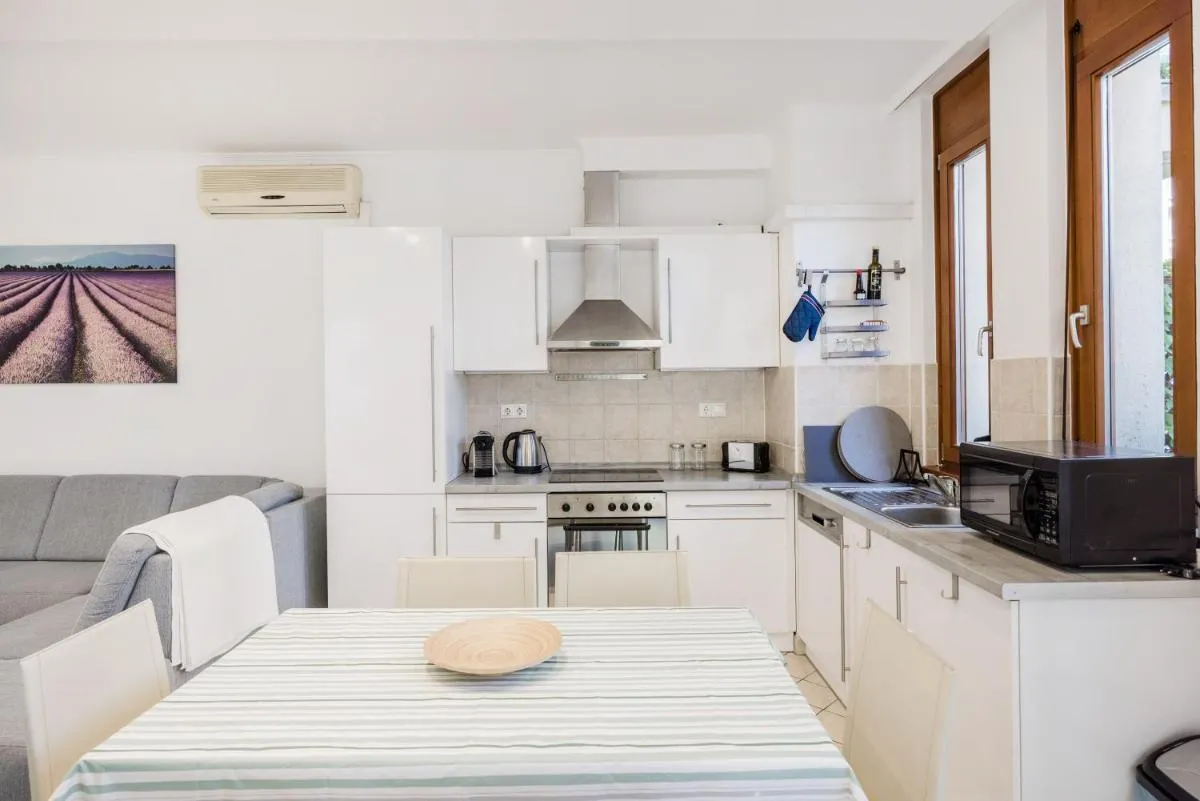 Image 1 of Kleo Apartment