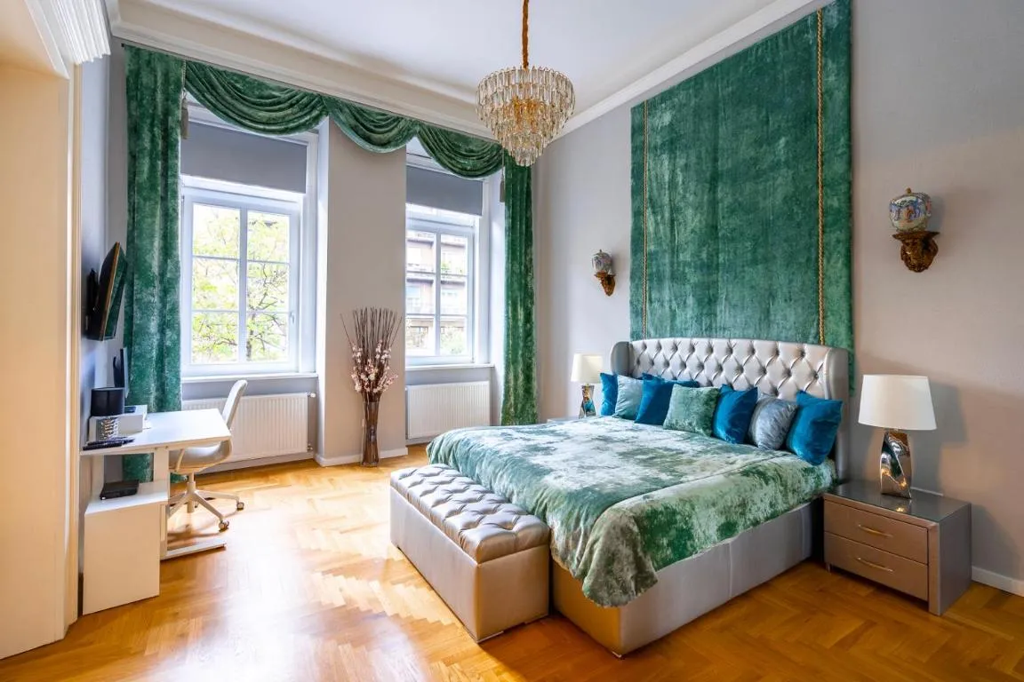 Image of Liszt Ferenc old luxurious flat next to Synagogue