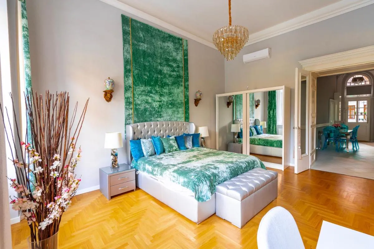 Image 1 of Liszt Ferenc old luxurious flat next to Synagogue