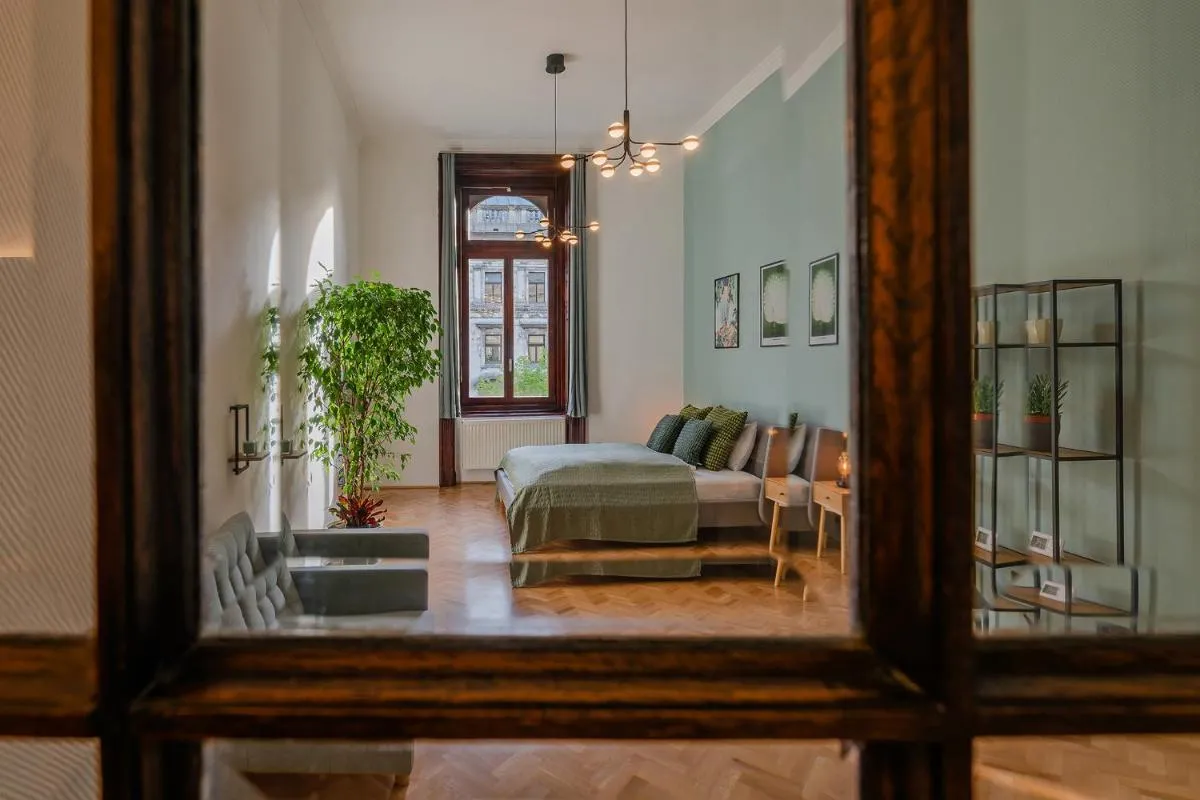 Image 5 of Liszt Modern Chic Apartment