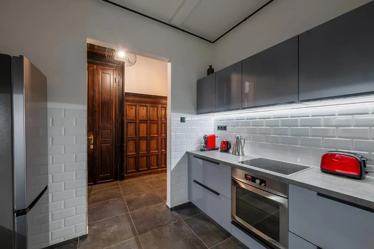 Image 3 of Liszt Modern Chic Apartment