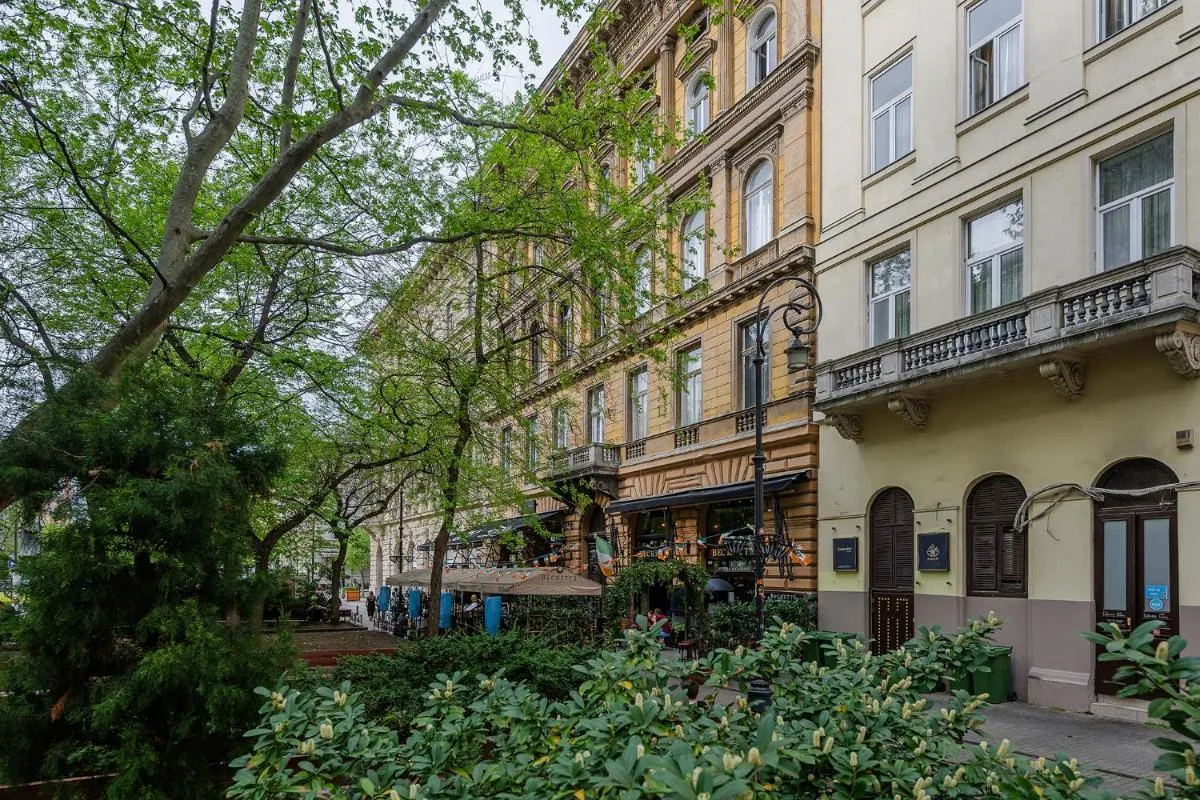 Image 4 of Liszt Modern Chic Apartment