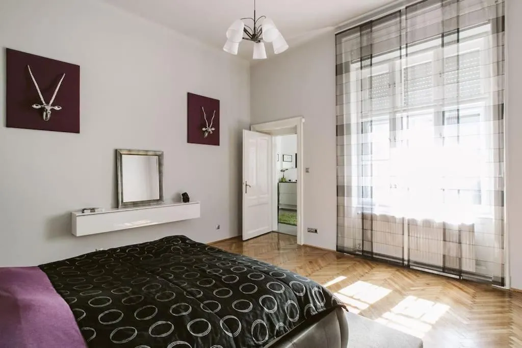 Image 1 of Lovely purplish apartment heart of the city