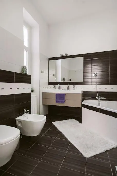 Image 3 of Lovely purplish apartment heart of the city