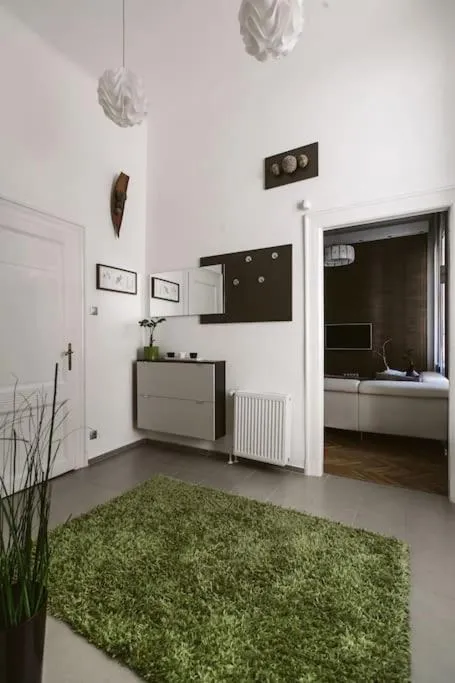 Image 4 of Lovely purplish apartment heart of the city