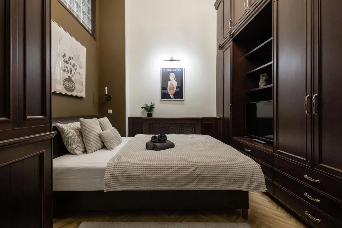 Image 1 of Luxe, Historic Home Downtown Landmarks 19 Century