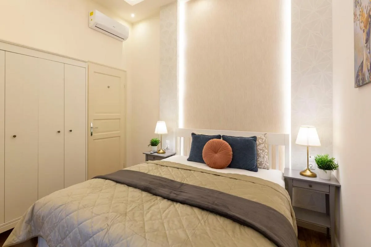 Image 6 of Luxurious Central Apartment in Liszt Ferenc Square