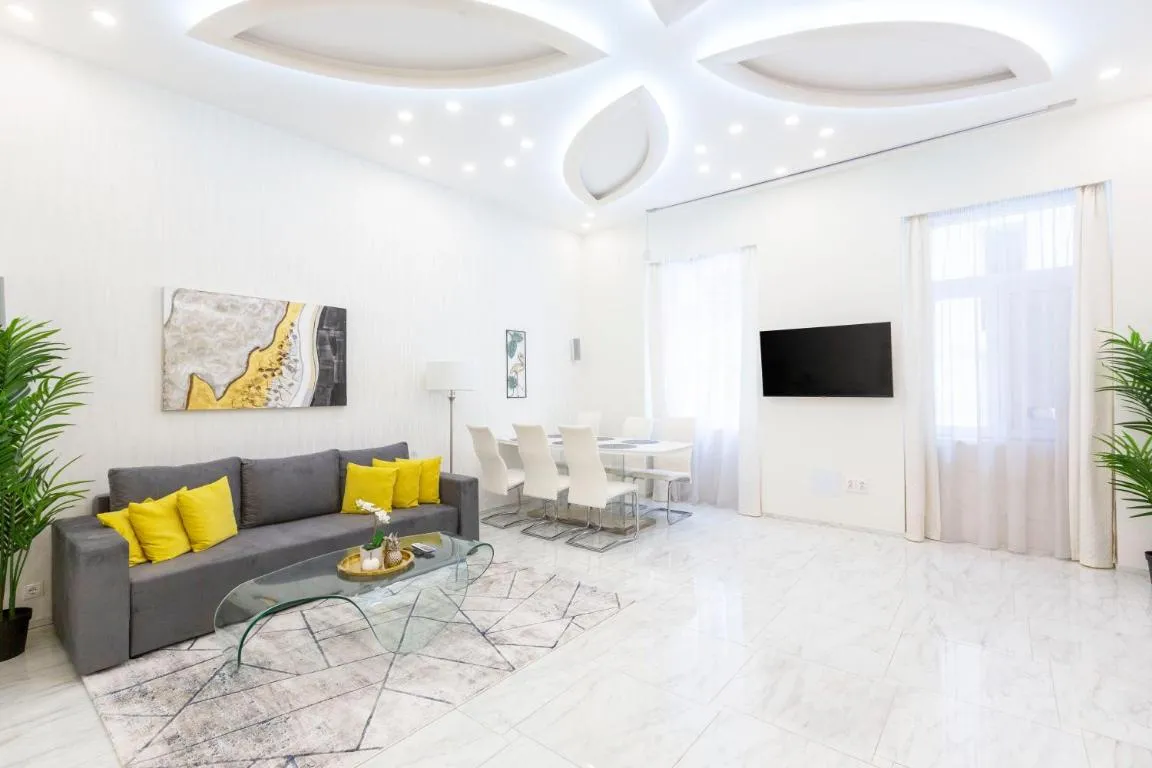 Image of Luxurious Central Apartment next to the Danube River