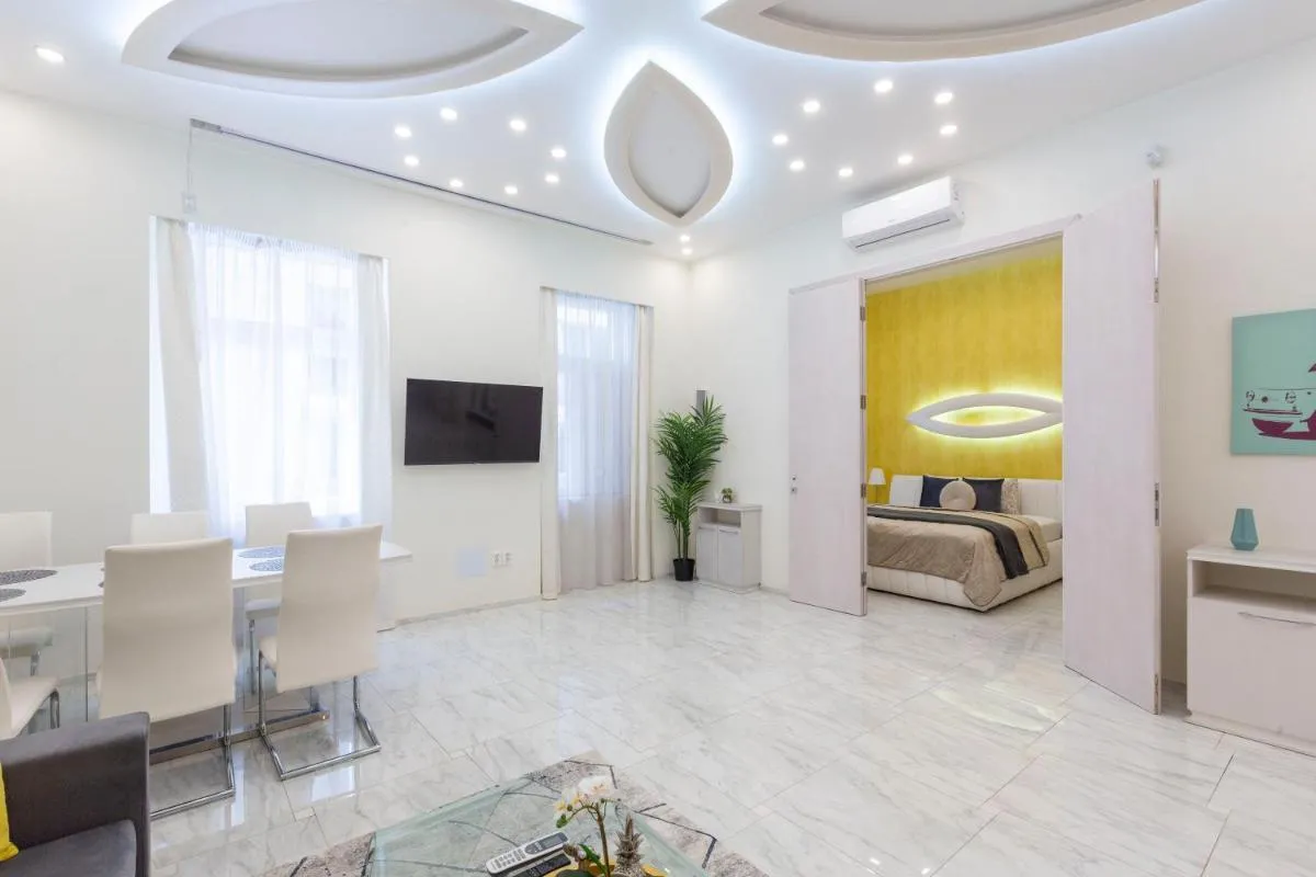 Image 4 of Luxurious Central Apartment next to the Danube River