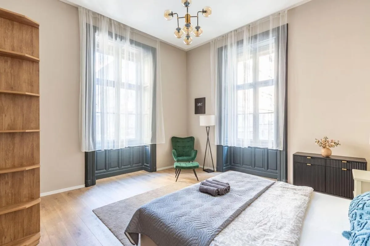 Image 4 of Luxurious & Spacious Central Apartment in the Kertesz Street