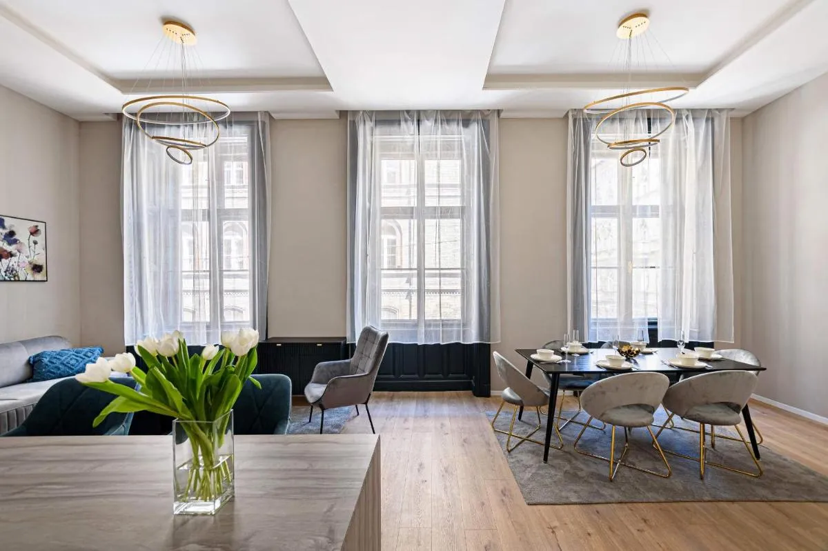 Image 1 of Luxurious & Spacious Central Apartment in the Kertesz Street