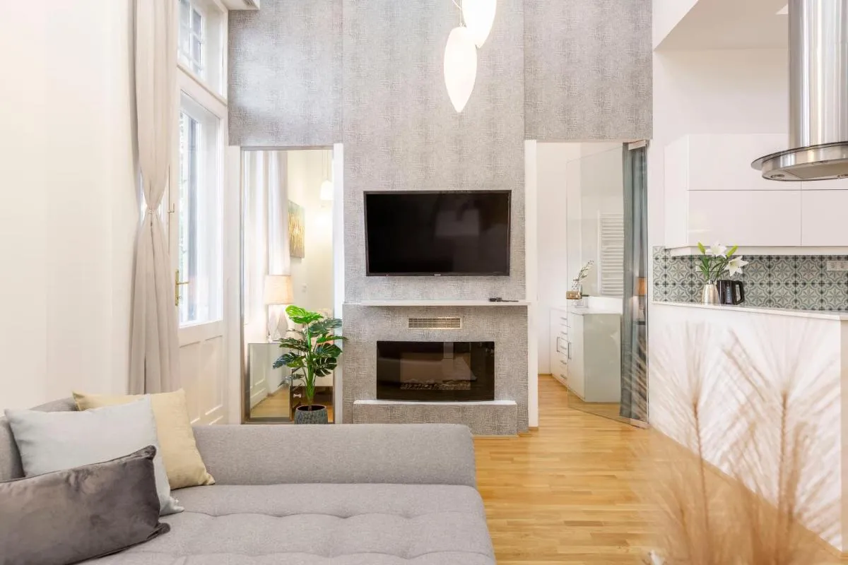 Image 4 of Luxurious & Spacious Downtown Residence in Liszt Ferenc Square