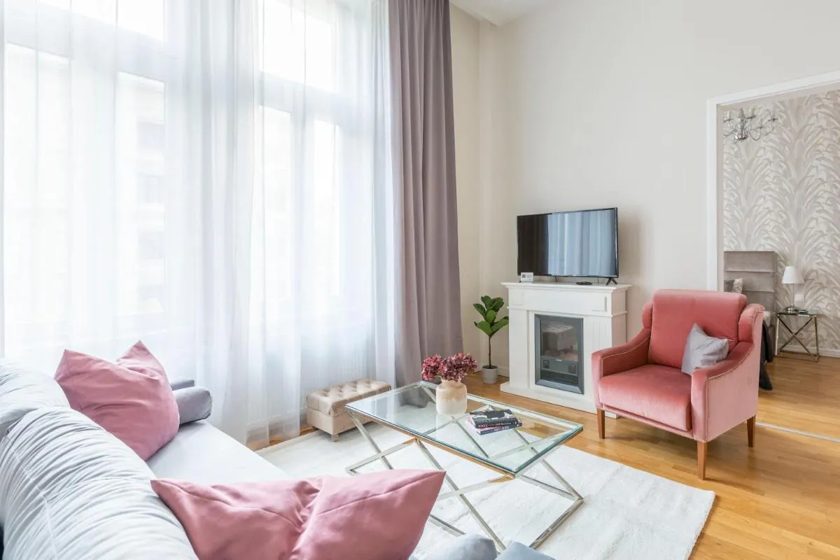 Image 4 of Luxury 3BEDRM 2BATHRM Apartment with Danube River View