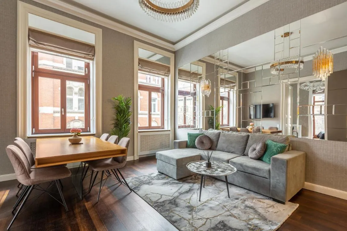 Image of Luxury Apartment With Balcony next to the New York Café