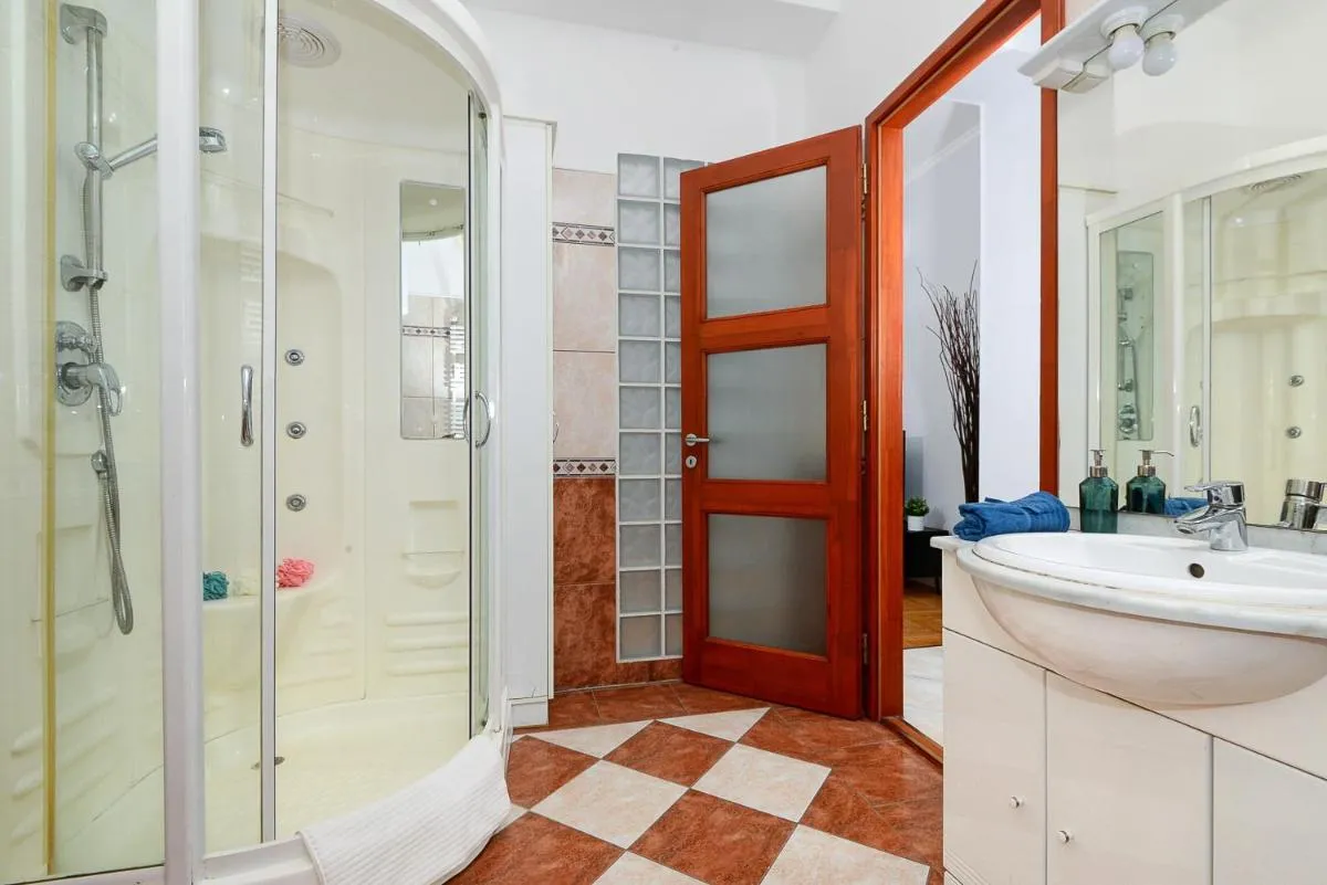 Image 2 of Luxury Central Residence 2 R162