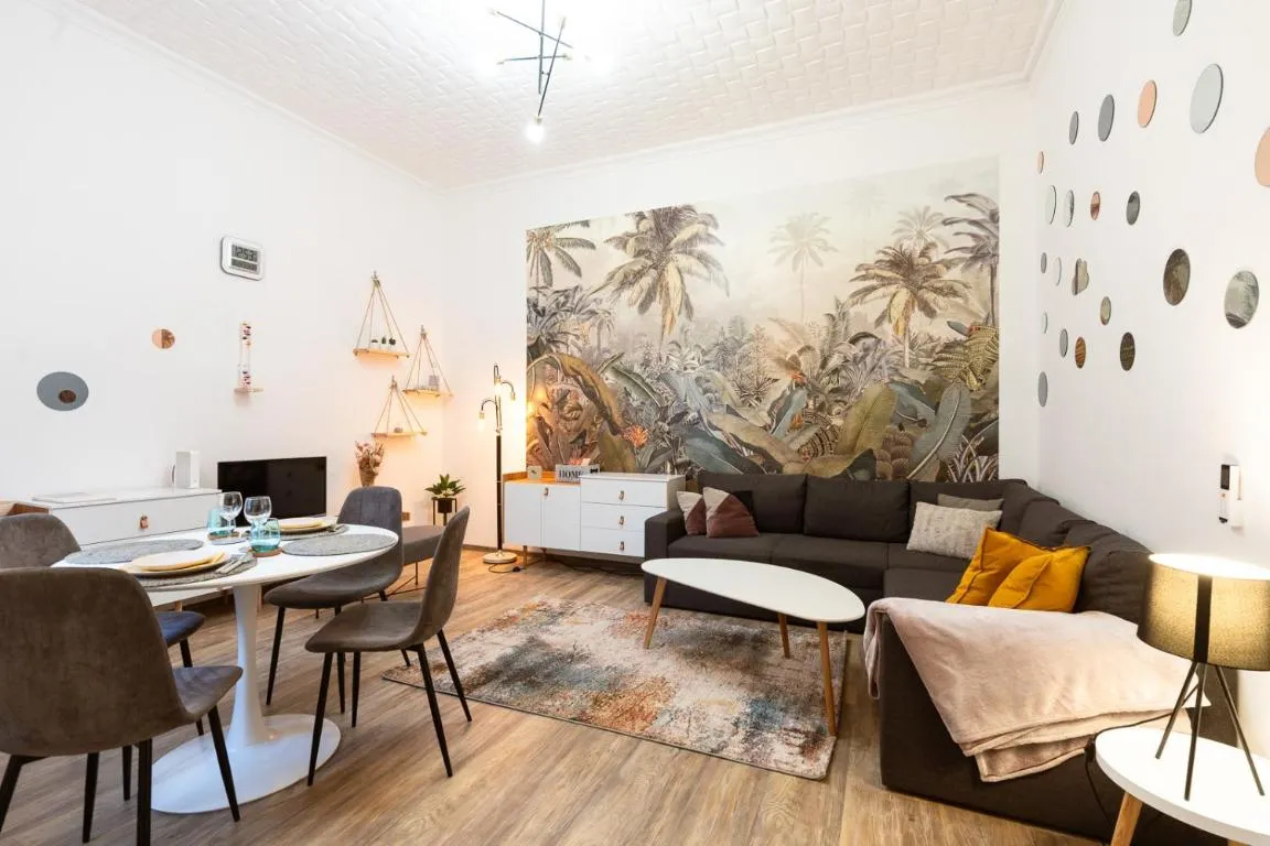Image of Luxury City Center apartment next to New York Cafe