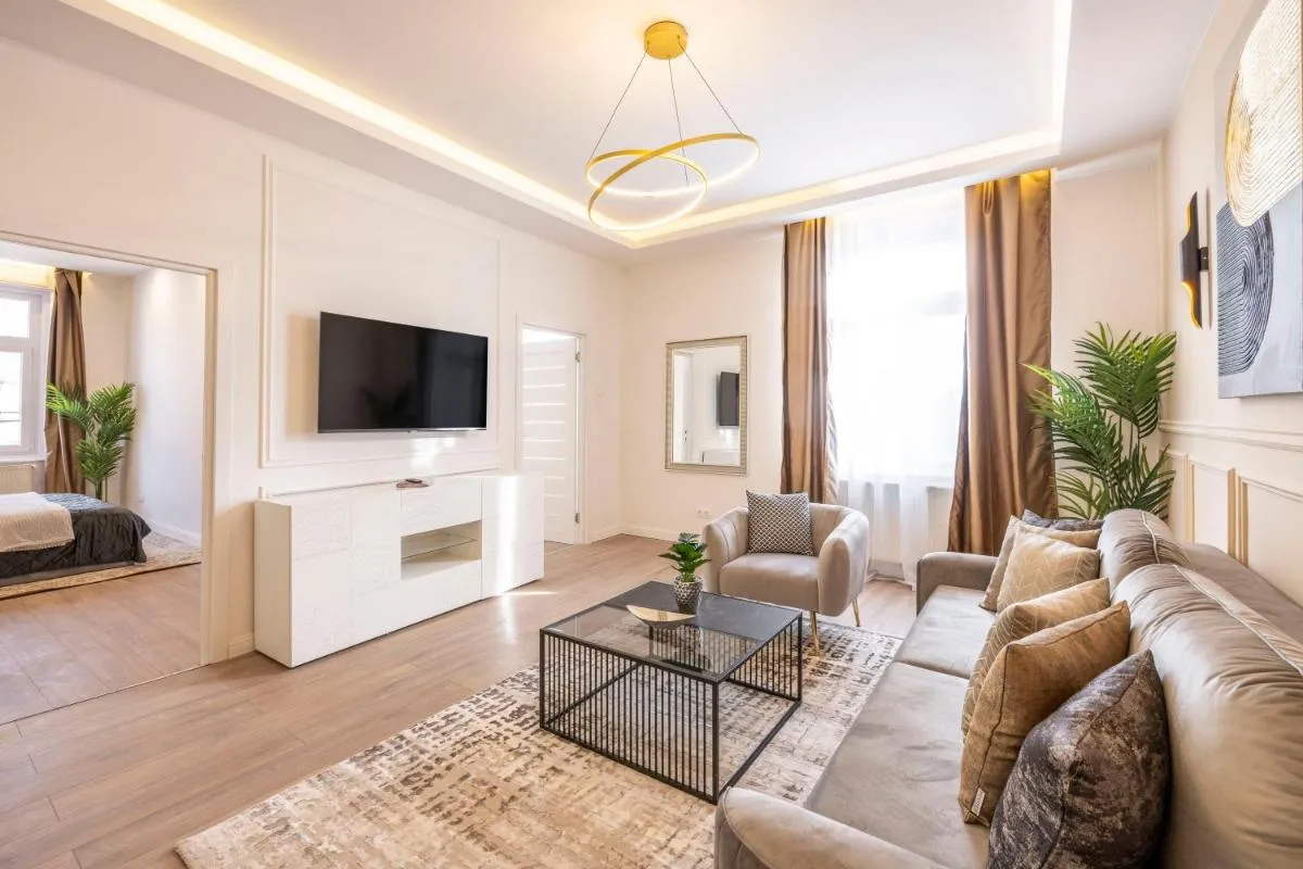 Image 4 of Luxury & Classy Central Apartment with 3BEDRM, 2BATHRM