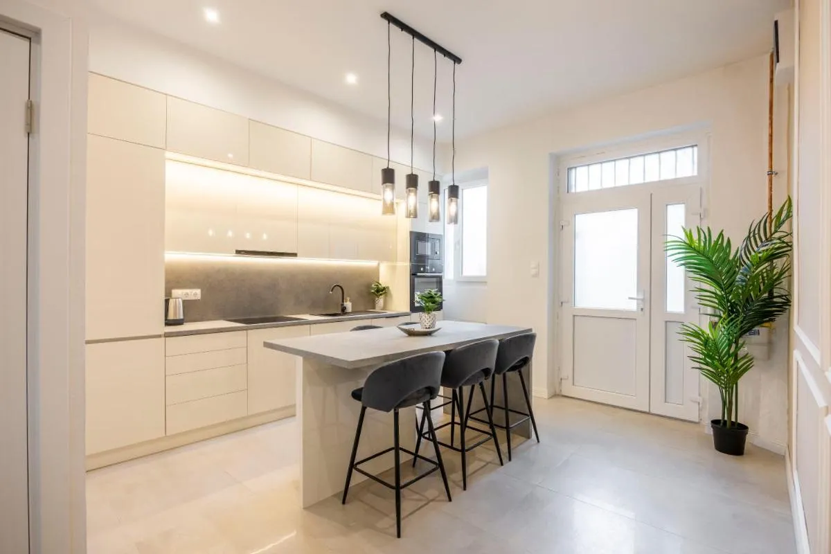 Image 2 of Luxury & Classy Central Apartment with 3BEDRM, 2BATHRM