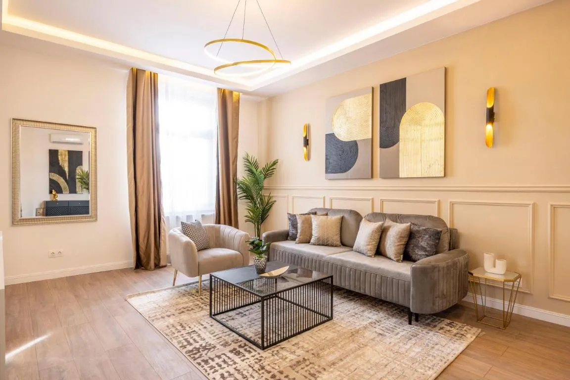 Image of Luxury & Classy Central Apartment with 3BEDRM, 2BATHRM