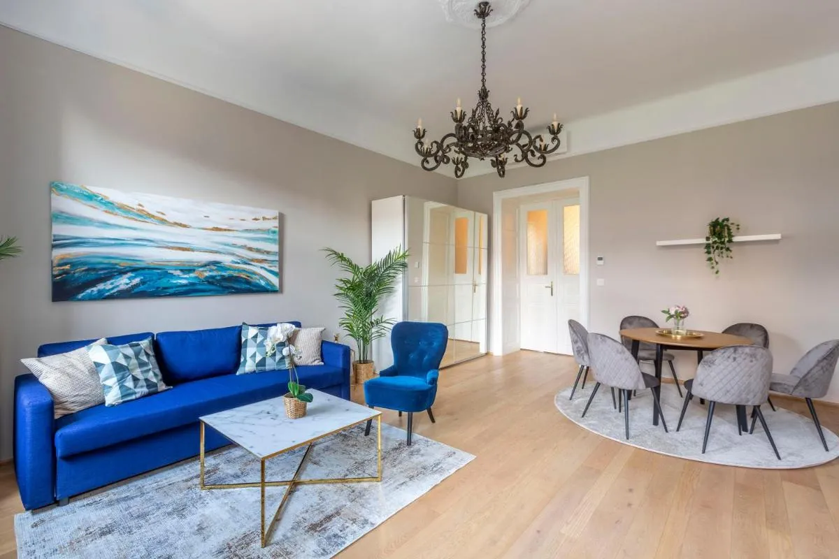 Image 2 of Luxury Elizabeth Residence next to the New York Café