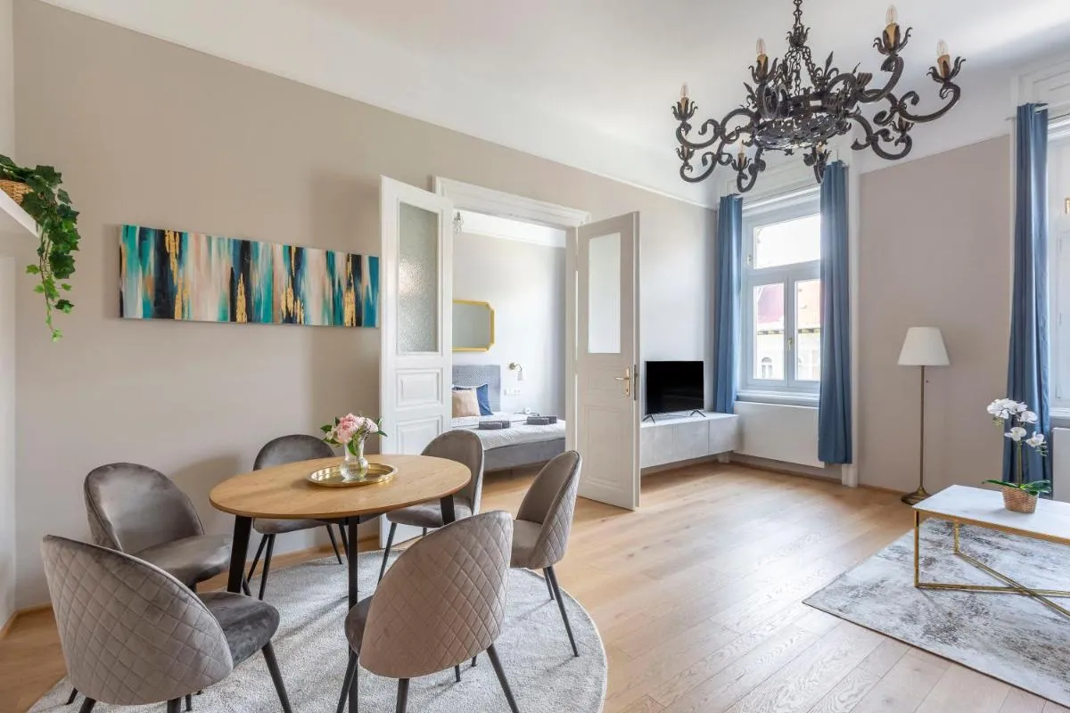 Image 4 of Luxury Elizabeth Residence next to the New York Café